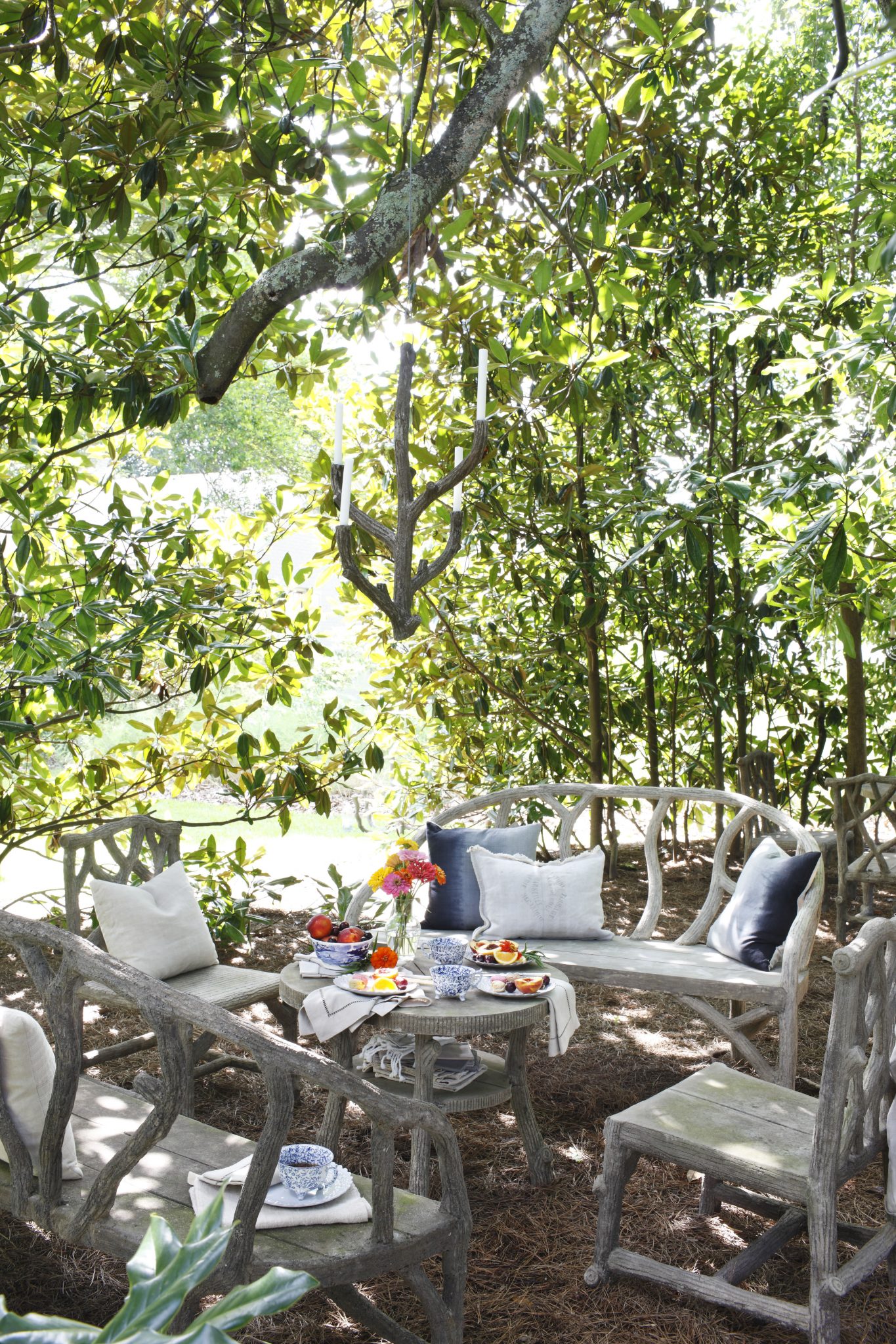 Currey & CO Outdoor Furniture Store